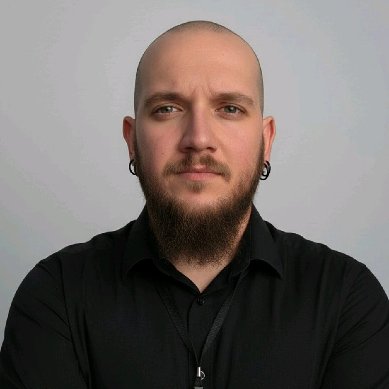 Sobre Israel Zamora: la cara de hello tech